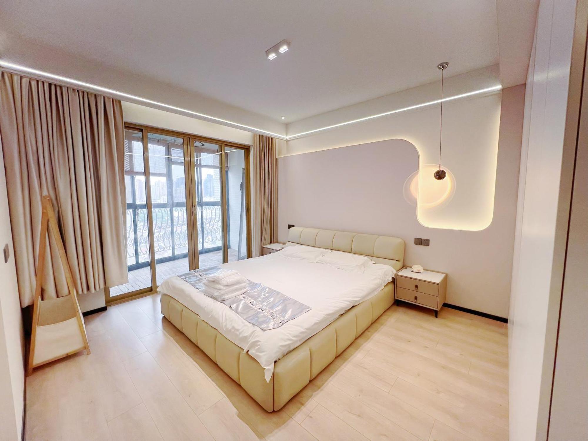 Tonight West Nanjing Road Jiafa Building 3*